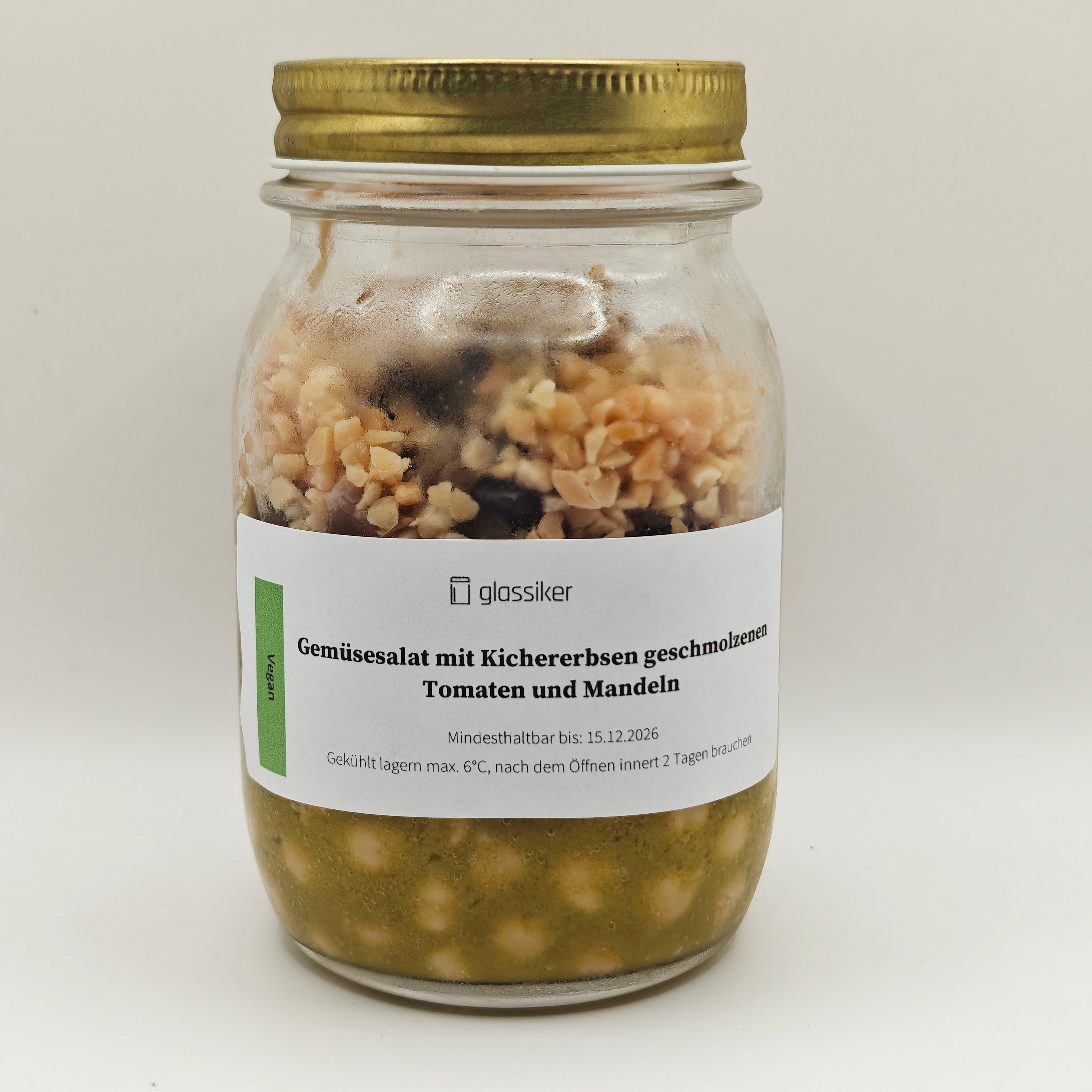 Gemüsesalat mit Kichererbsen und Basilikum-Zitronen Dressing